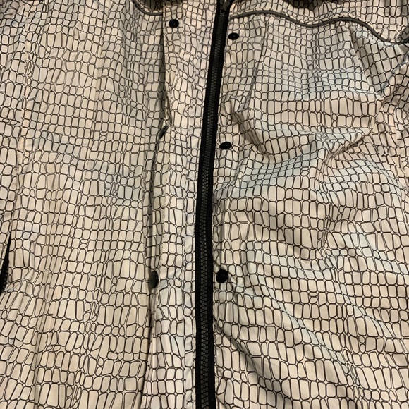 Misty Mountain hooded lightweight jacket - Picture 2 of 7